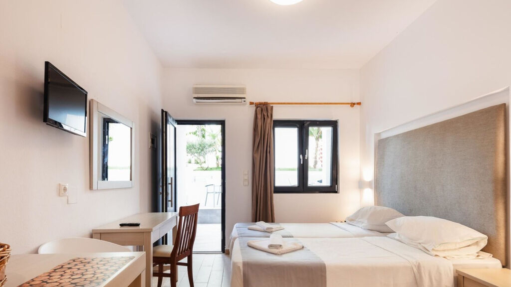 Golden Bay Hotel & Bungalows