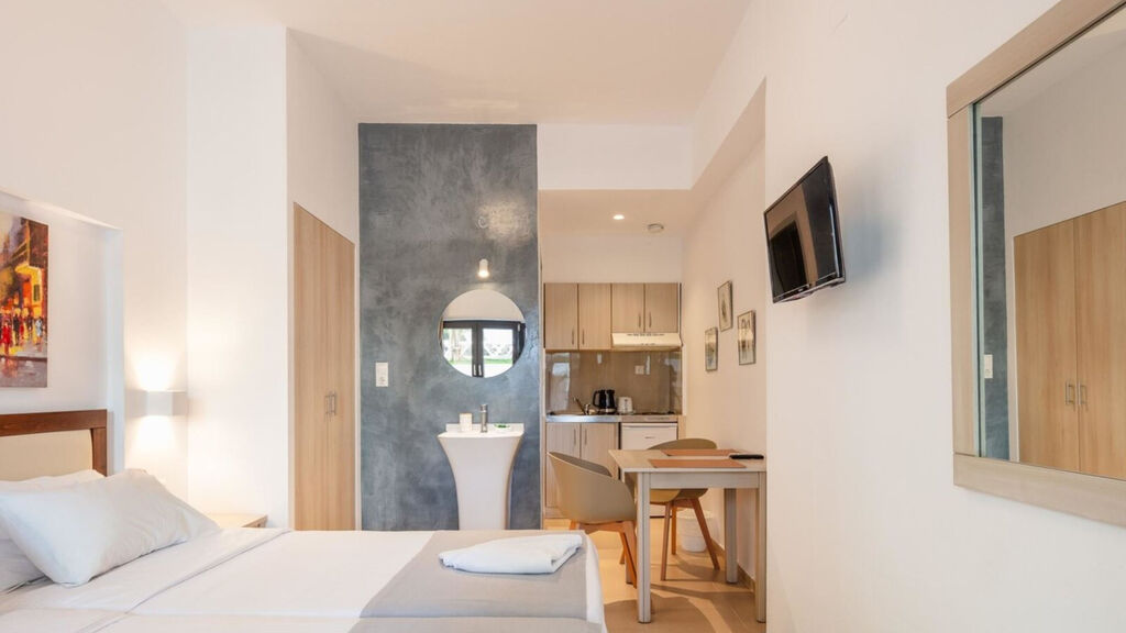 Golden Bay Hotel & Bungalows