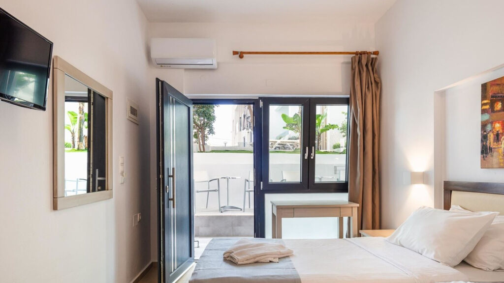 Golden Bay Hotel & Bungalows