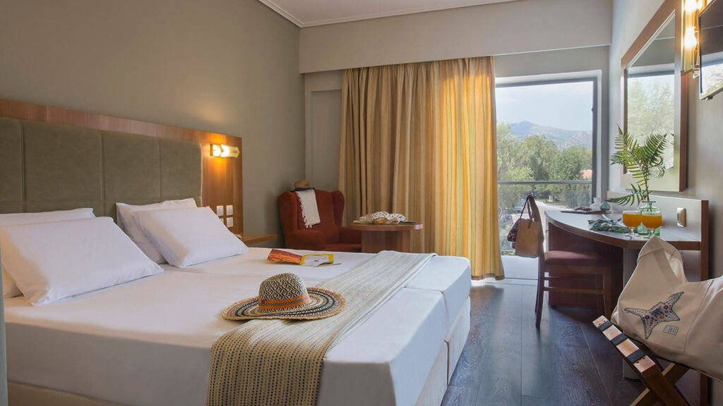 Golden Coast Hotel And Bungalows