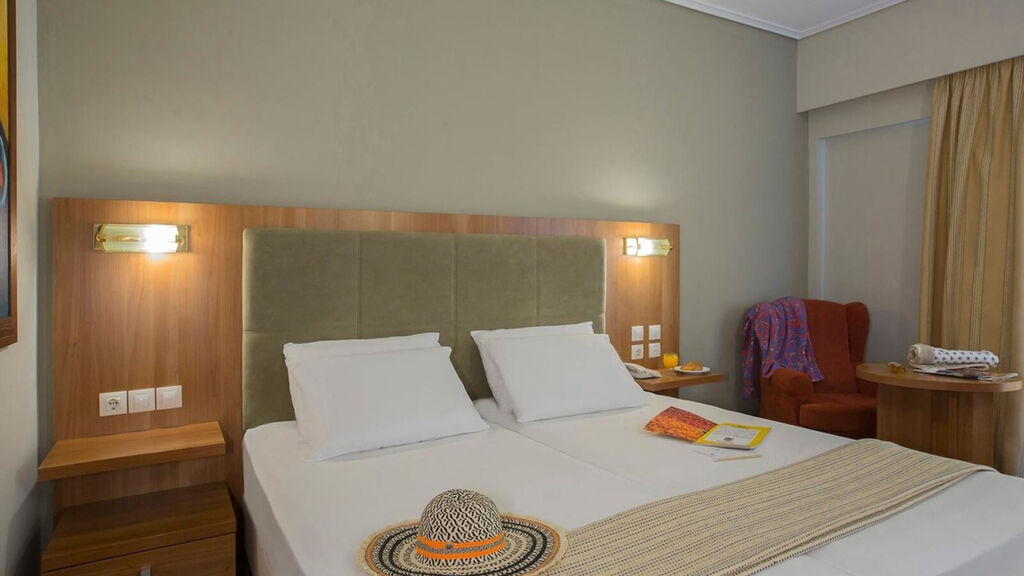 Golden Coast Hotel And Bungalows