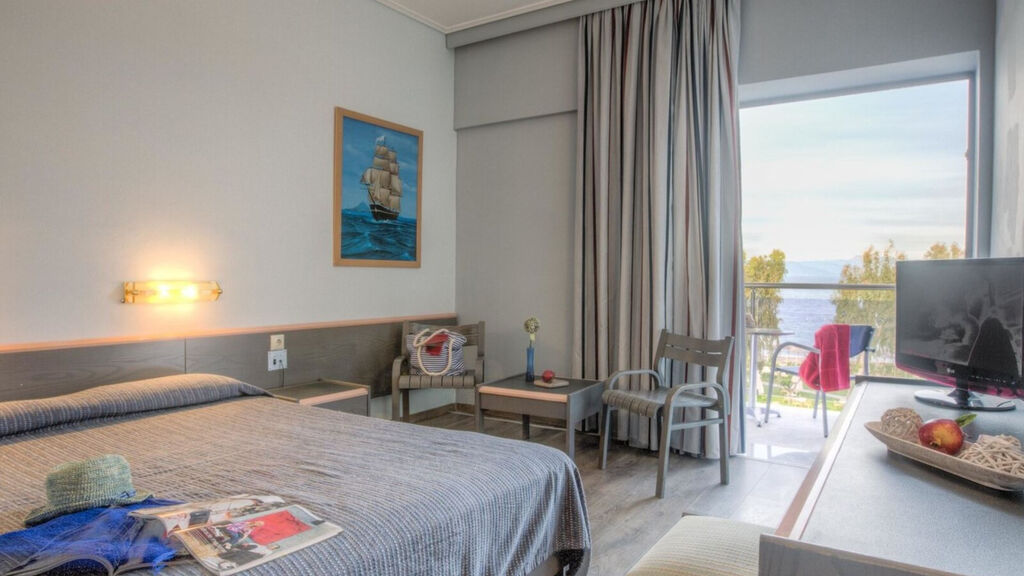 Golden Coast Hotel And Bungalows