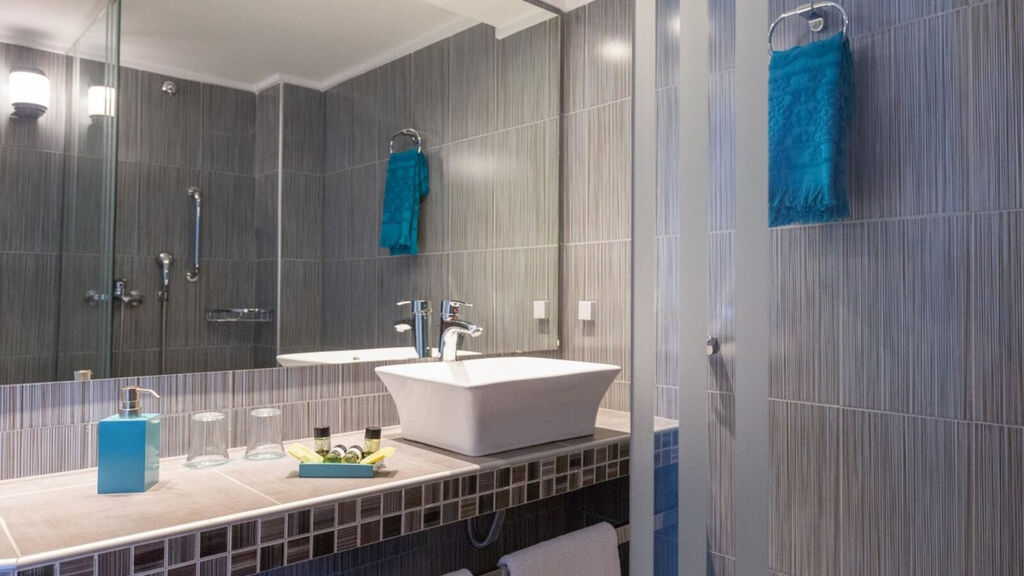 Golden Coast Hotel And Bungalows