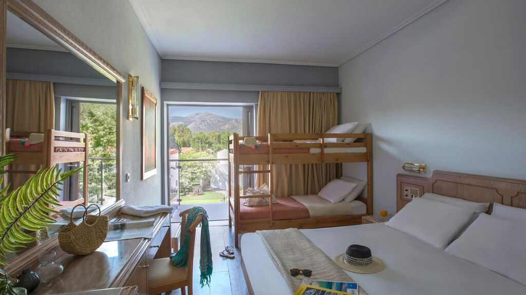 Golden Coast Hotel And Bungalows