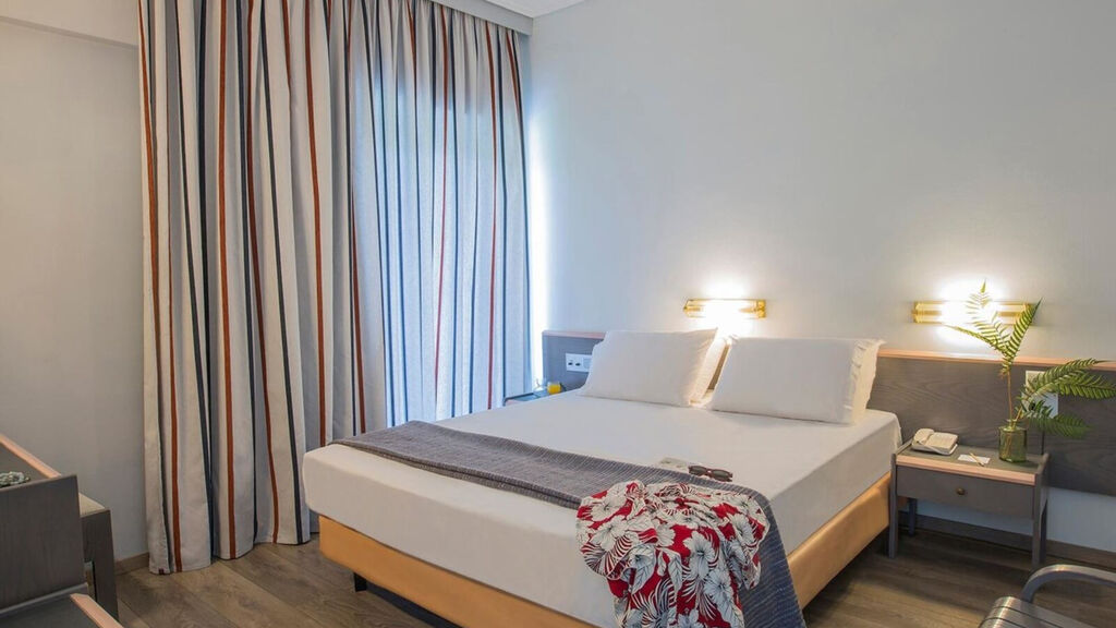 Golden Coast Hotel And Bungalows