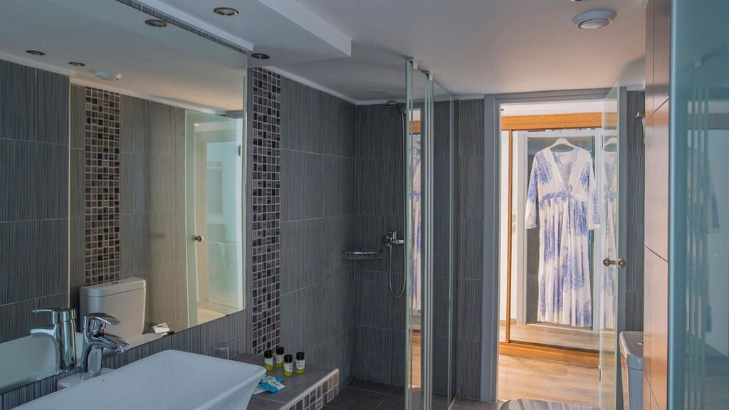 Golden Coast Hotel And Bungalows