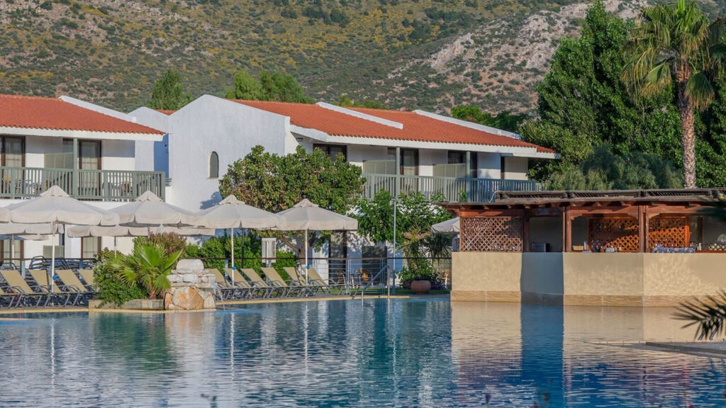 Golden Coast Hotel And Bungalows