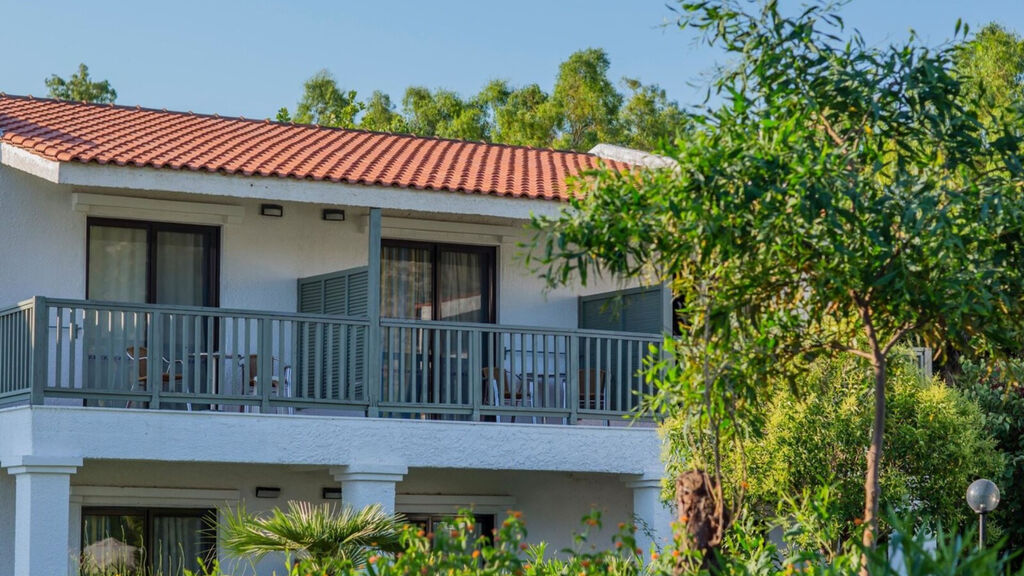 Golden Coast Hotel And Bungalows