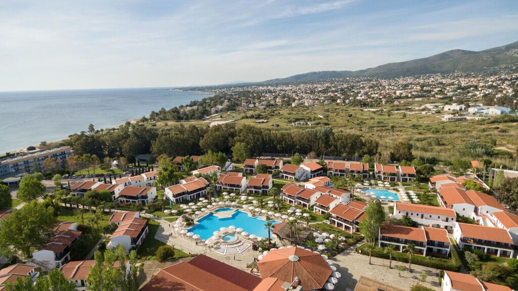 Golden Coast Hotel And Bungalows