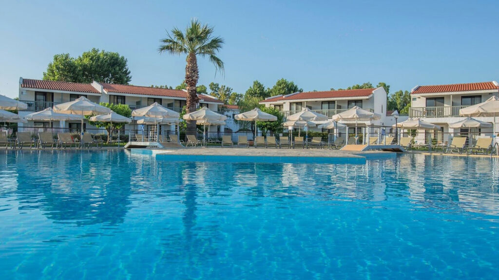 Golden Coast Hotel And Bungalows