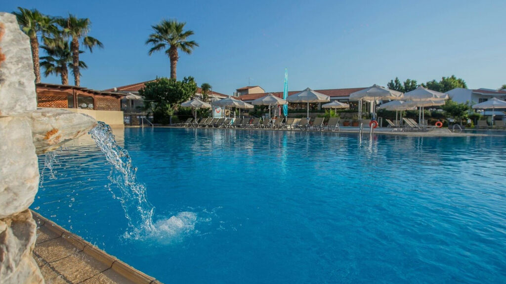 Golden Coast Hotel And Bungalows