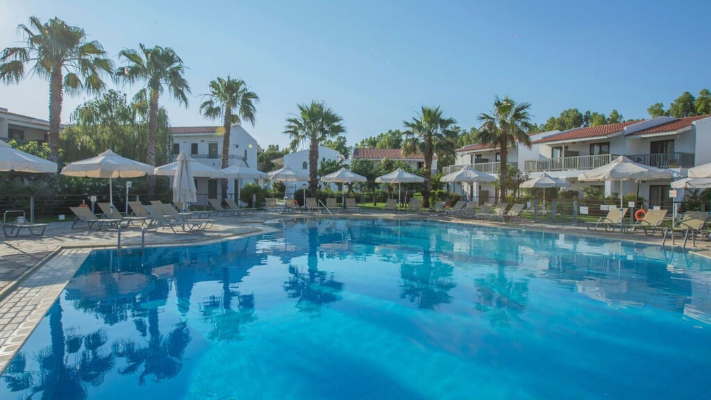 Golden Coast Hotel And Bungalows