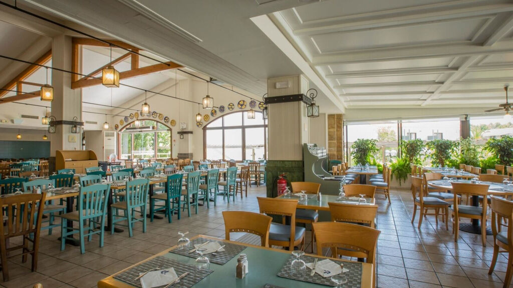 Golden Coast Hotel And Bungalows