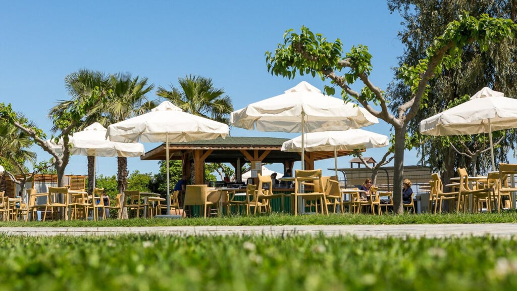 Golden Coast Hotel And Bungalows