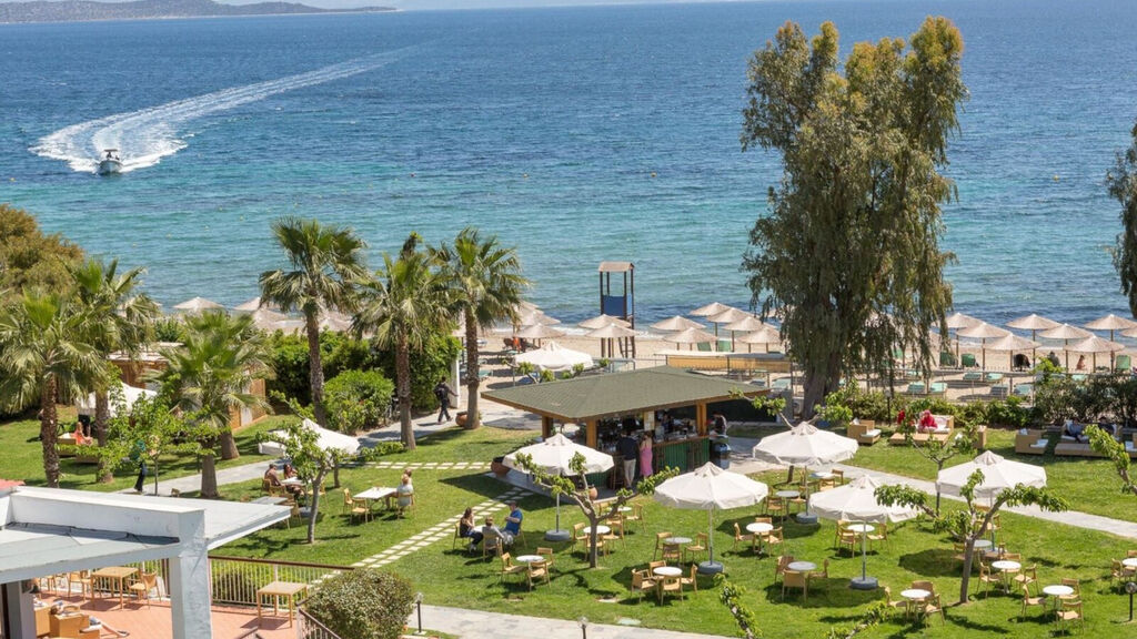 Golden Coast Hotel And Bungalows