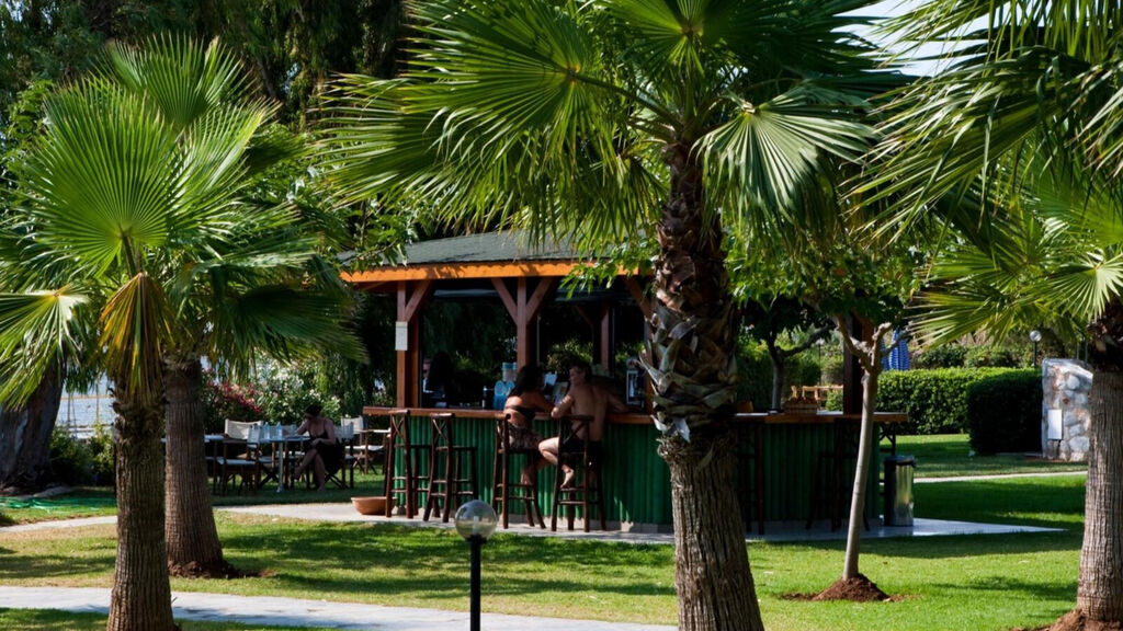 Golden Coast Hotel And Bungalows