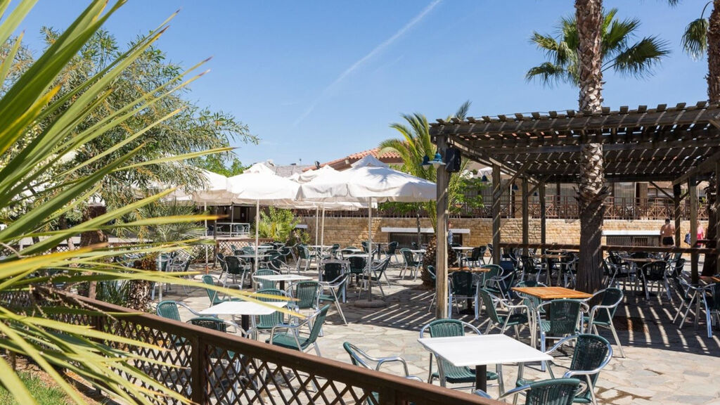 Golden Coast Hotel And Bungalows