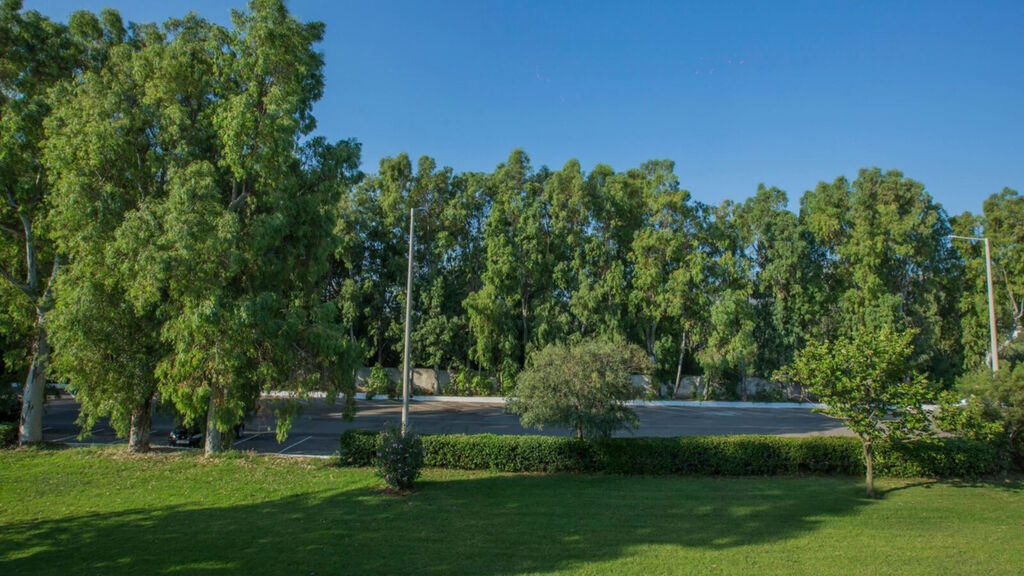 Golden Coast Hotel And Bungalows