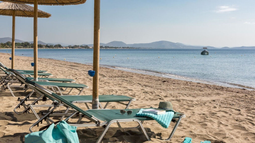 Golden Coast Hotel And Bungalows