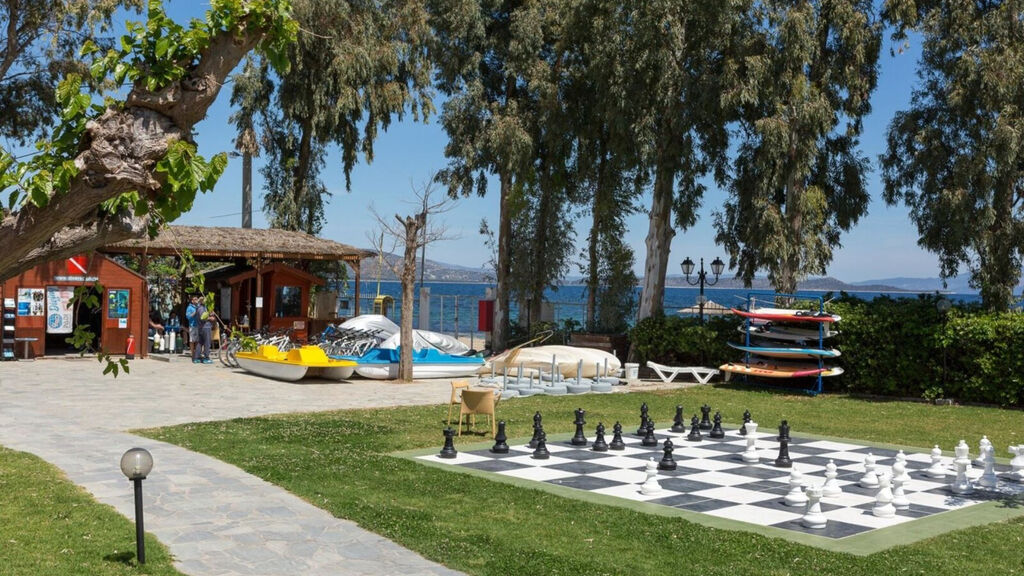 Golden Coast Hotel And Bungalows