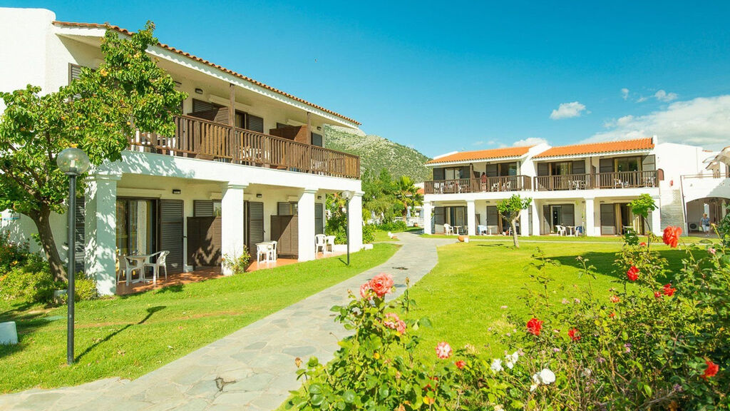 Golden Coast Hotel And Bungalows
