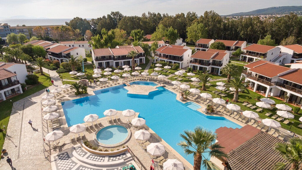 Golden Coast Hotel And Bungalows