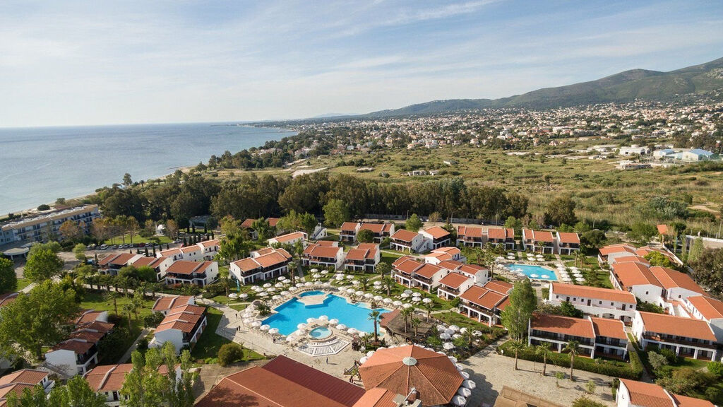Golden Coast Hotel And Bungalows