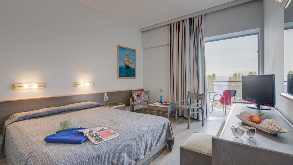 Golden Coast Hotel And Bungalows