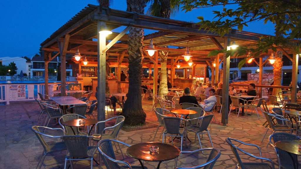 Golden Coast Hotel And Bungalows