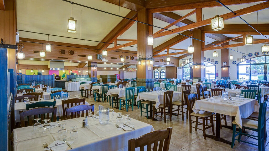 Golden Coast Hotel And Bungalows