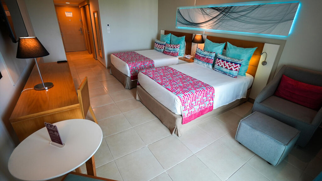 Gran Muthu Almirante Beach