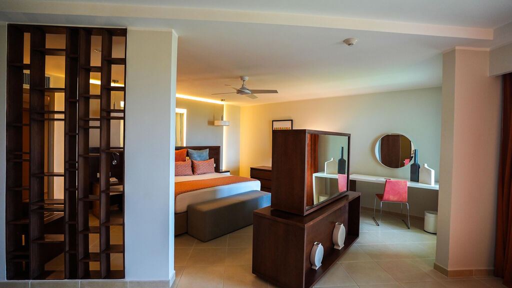 Gran Muthu Almirante Beach