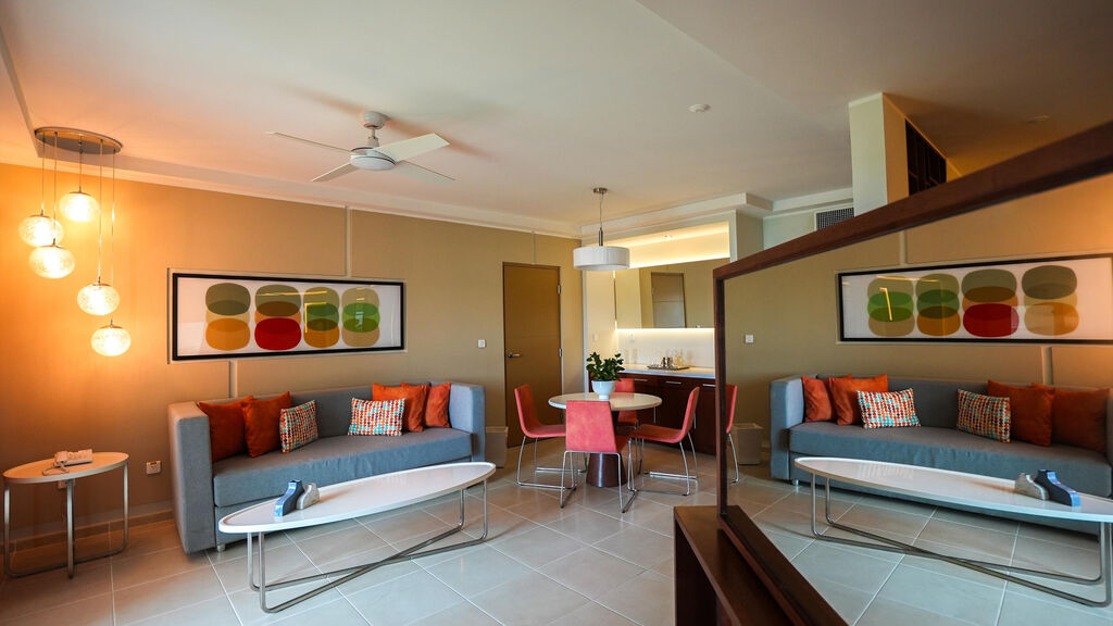 Gran Muthu Almirante Beach