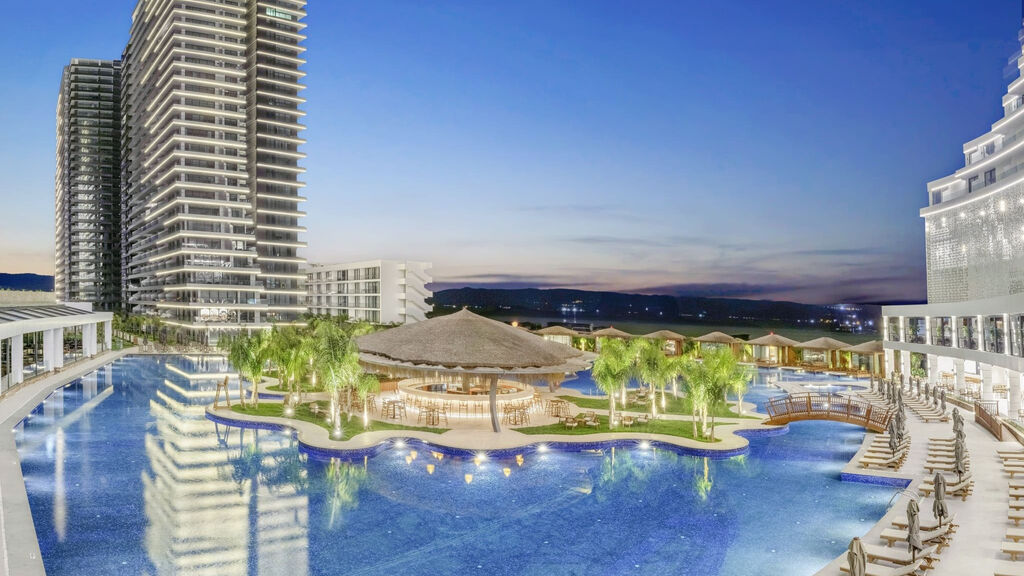 Grand Sapphire Resort