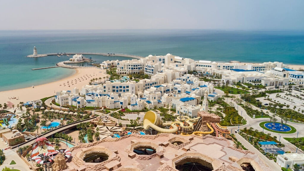 Hilton Salwa Beach Resort & Villas