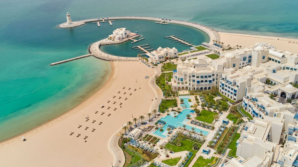 Hilton Salwa Beach Resort & Villas