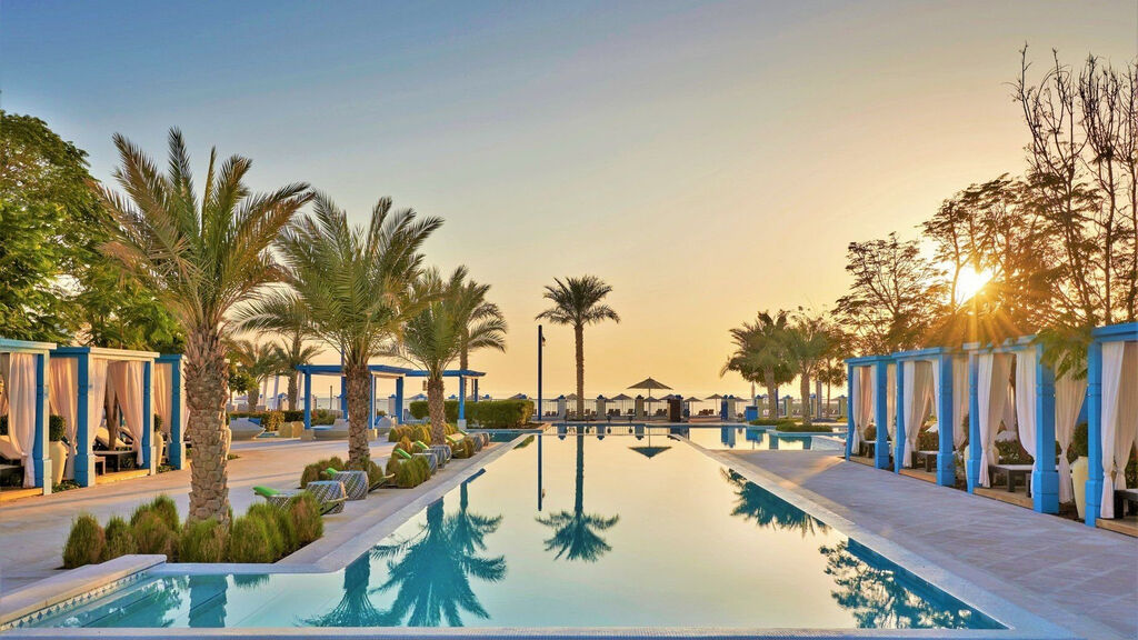 Hilton Salwa Beach Resort & Villas