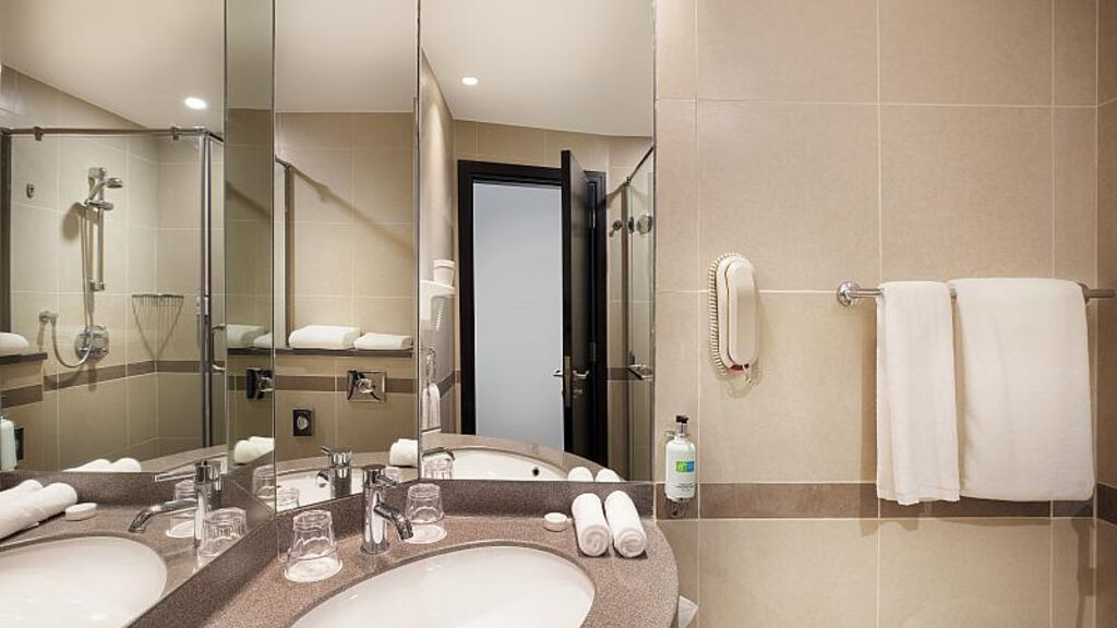 Holiday Inn Express Dubai - Safa Park
