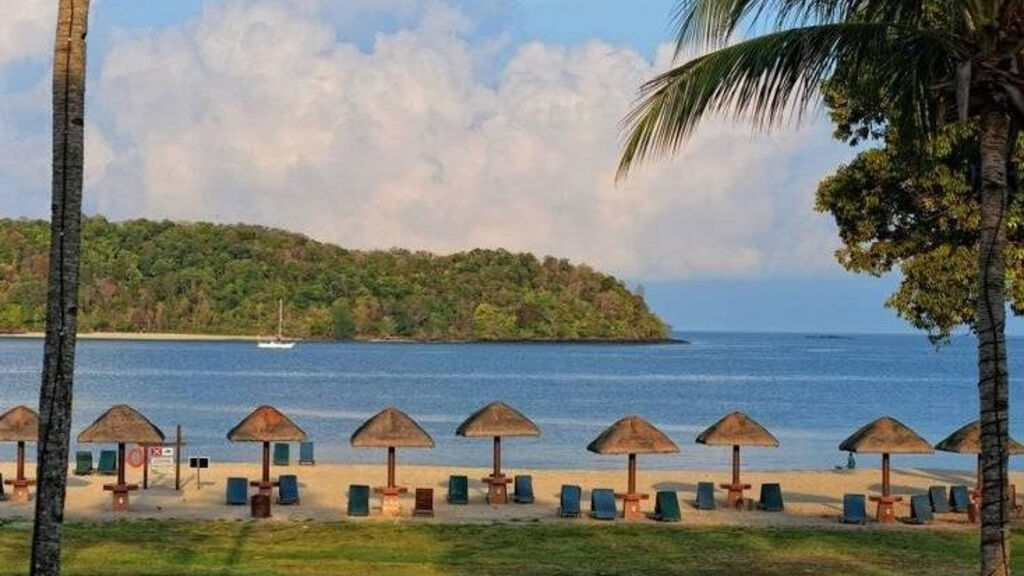 Holiday Villa Beach Resort