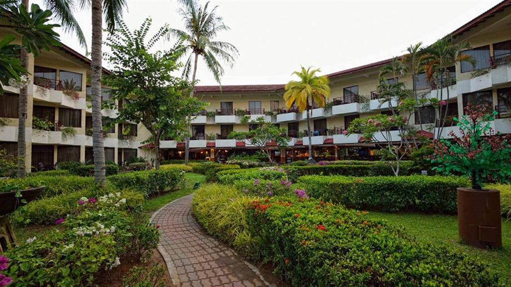 Holiday Villa Beach Resort