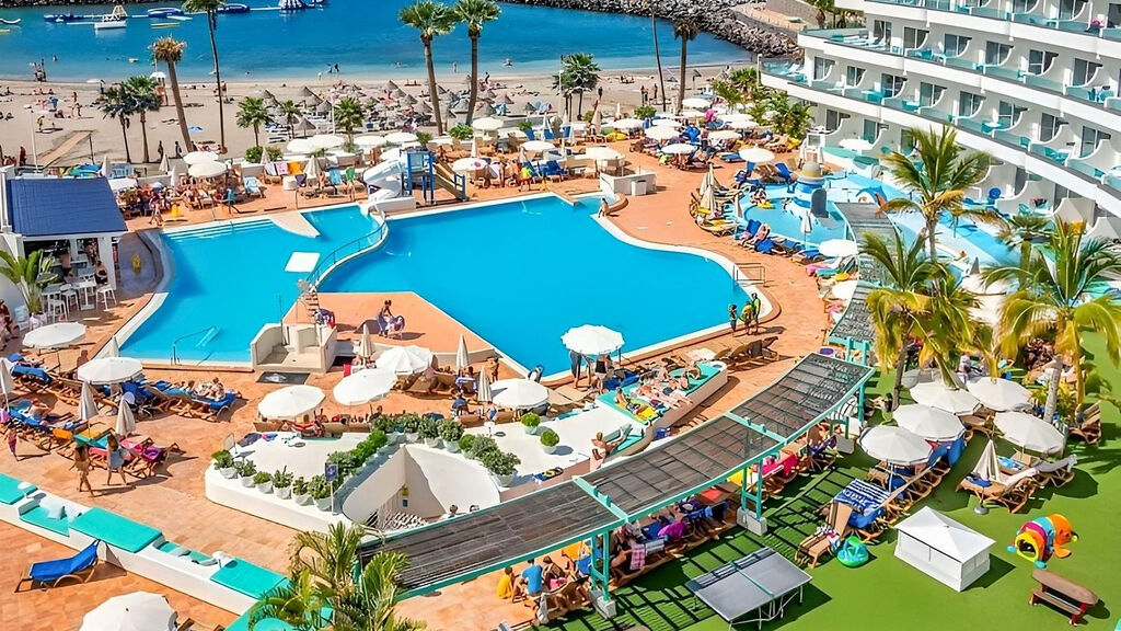 Hovima La Pinta Beachfront Family