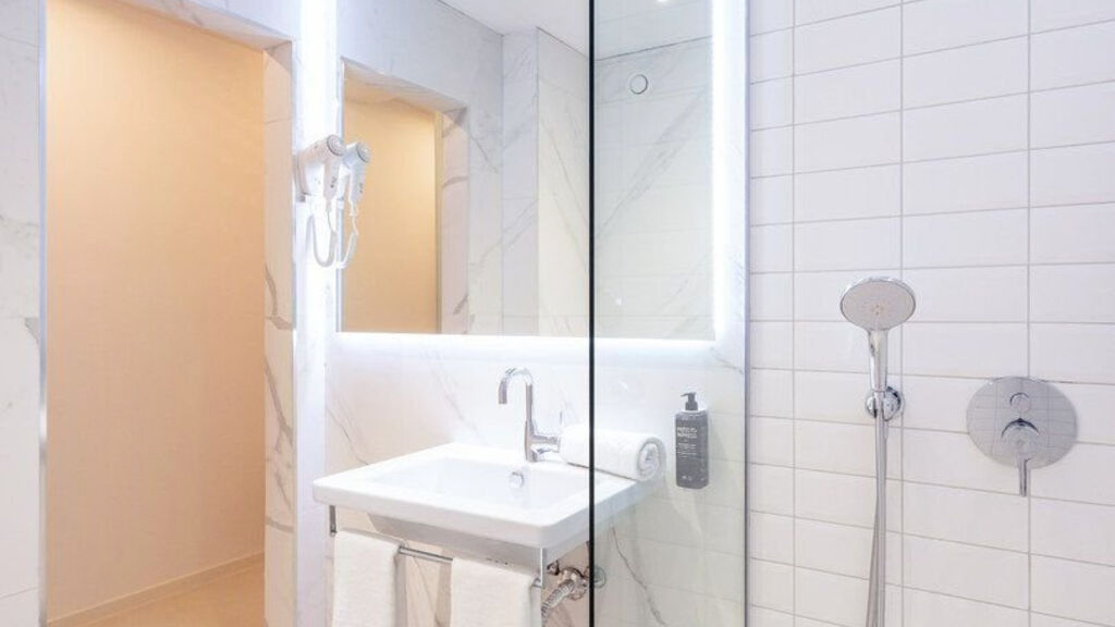 Ibis Styles Golden Sands Roomer