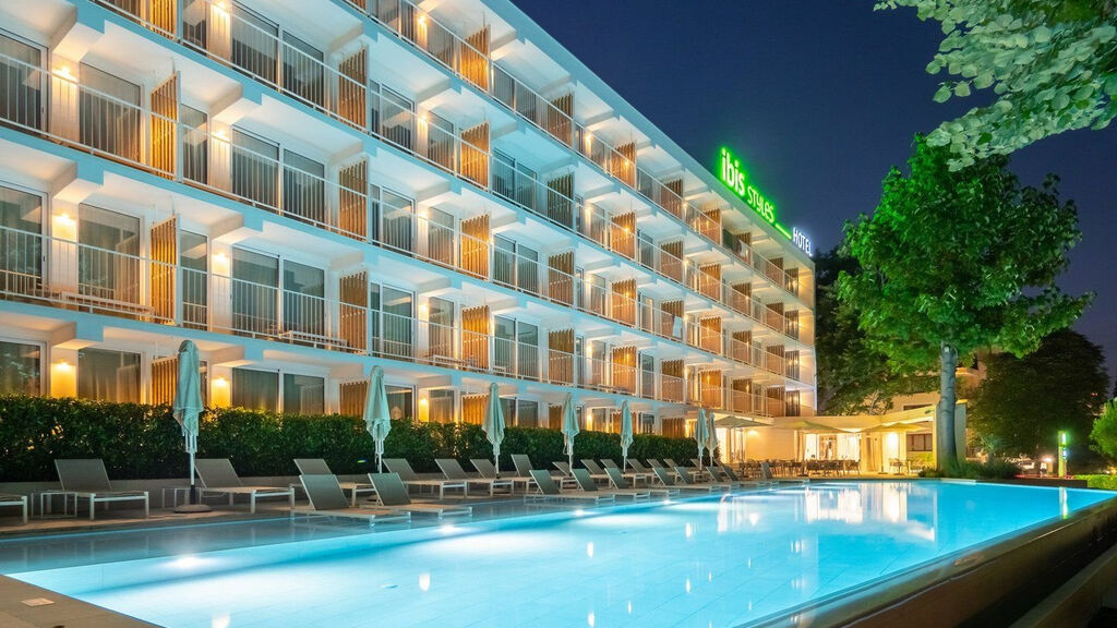 Ibis Styles Golden Sands Roomer