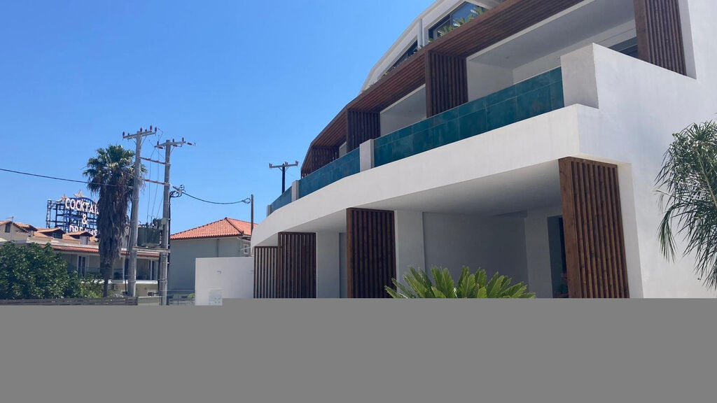 Ionis Art Luxury Suites