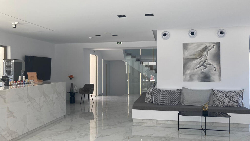 Ionis Art Luxury Suites