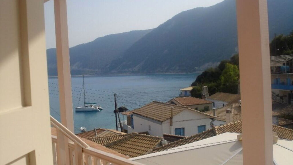 Ionis Hotel
