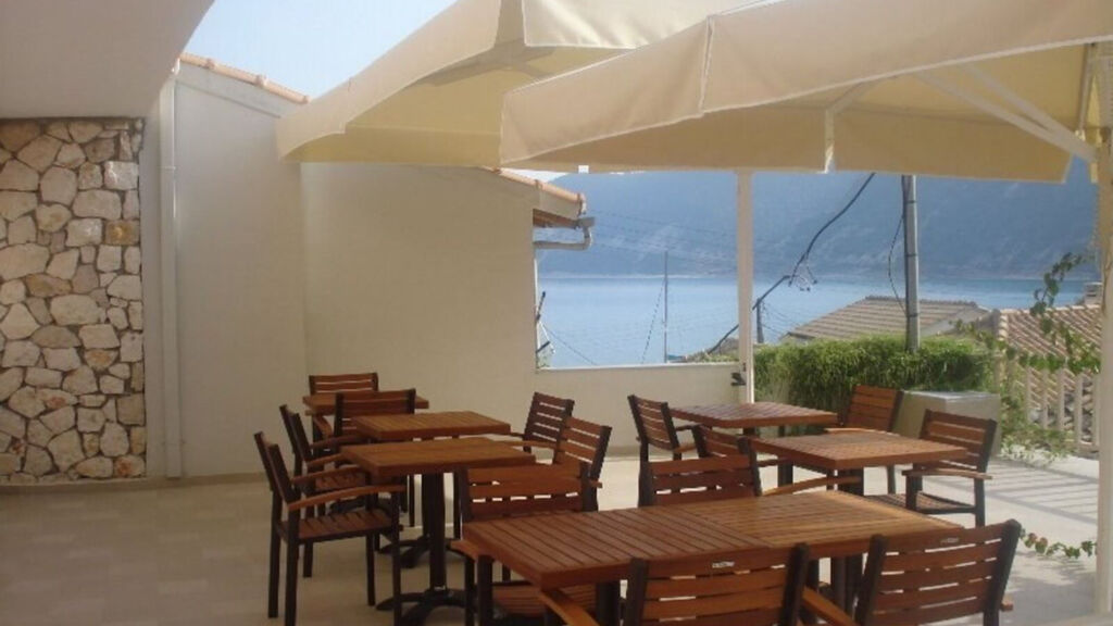 Ionis Hotel