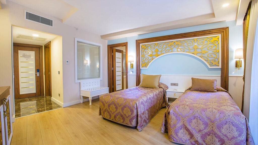 Jadore Deluxe Hotel & Spa