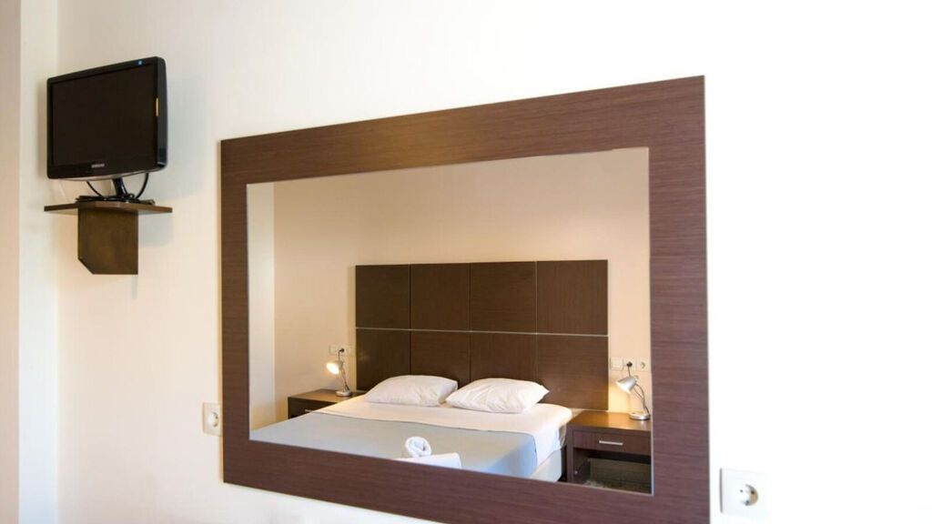 Kamari Blu Boutique Hotel