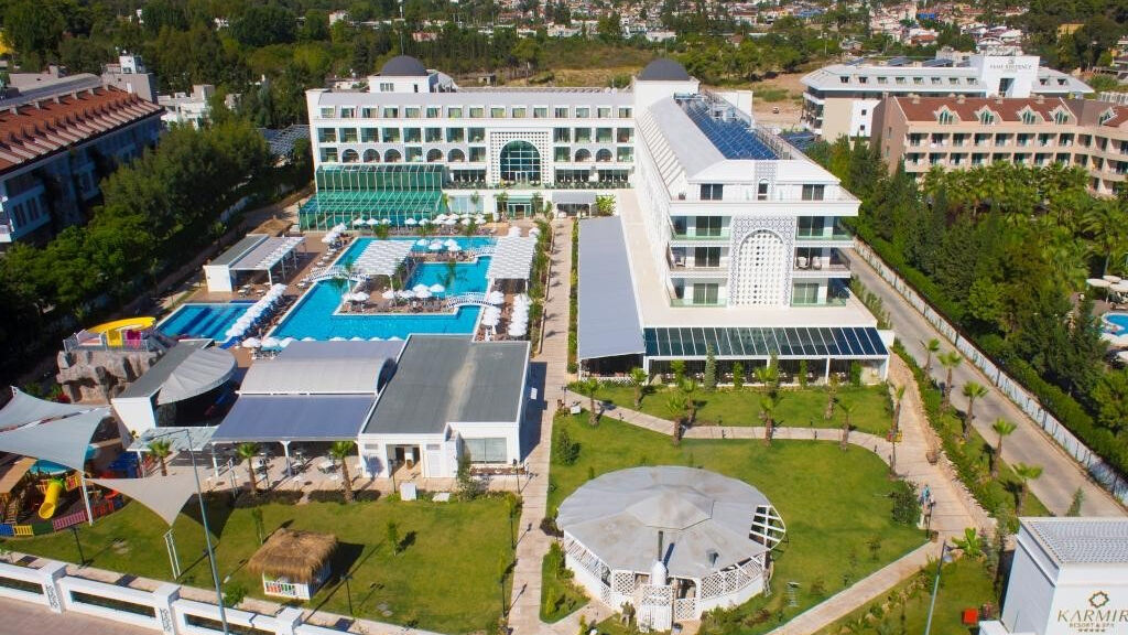 Karmir Resort